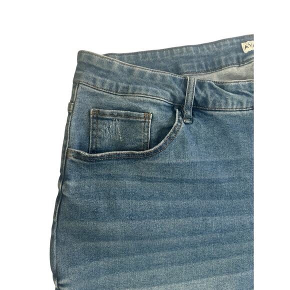 NWT Ava & Viv Women's 24W Denim Jean Shorts Bermuda 8” Stretch High Rise #5453 - Picture 4 of 15